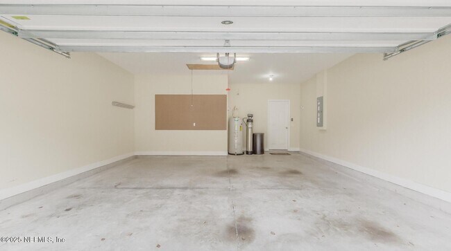 Building Photo - 11324 Glenlaurel Estates Dr