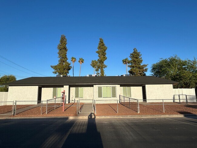 Building Photo - Brand New Remodel, 2 Bedroom, 2 Bathroom, ...