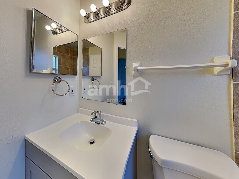 Building Photo - 256 Daniels Pointe Dr