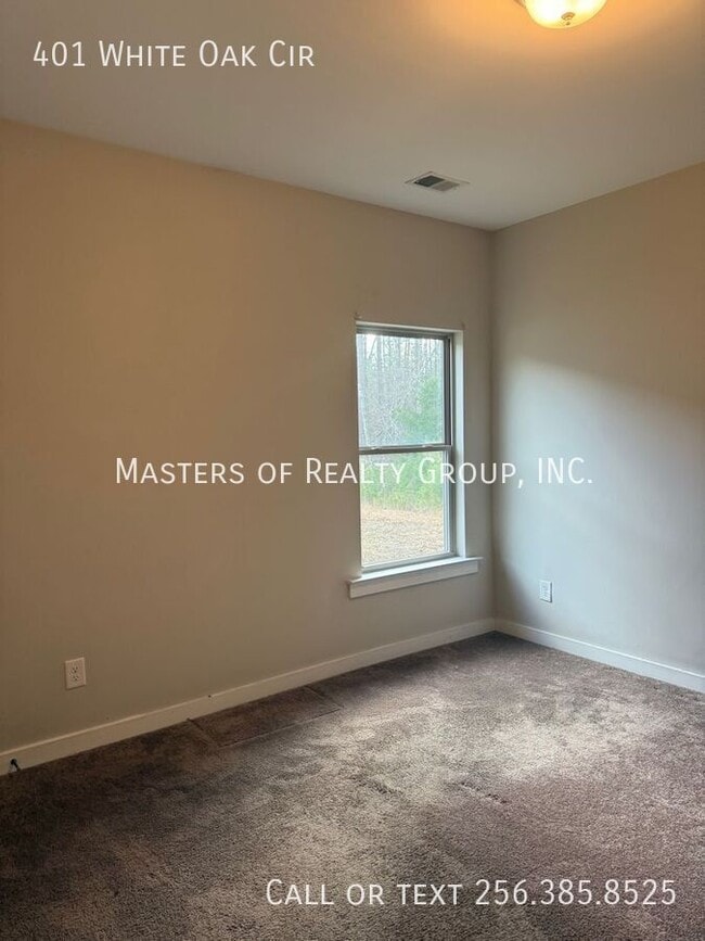 Building Photo - 401 White Oak Cir