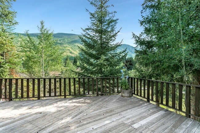 Building Photo - Classic Vail Retreat with 2 Kitchens, Loft Office, and 2-Car Garage