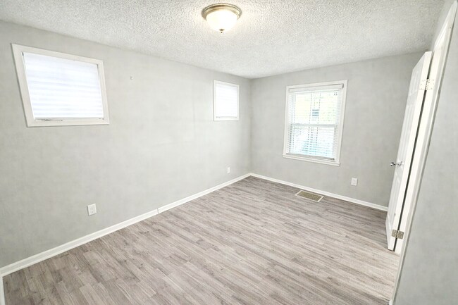 Building Photo - 2015 W Wilkins St