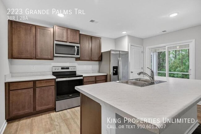 Building Photo - 2223 Grande Palms Trl
