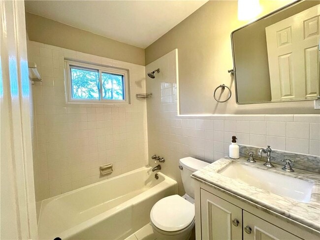 Building Photo - 245 Willow Springs Dr