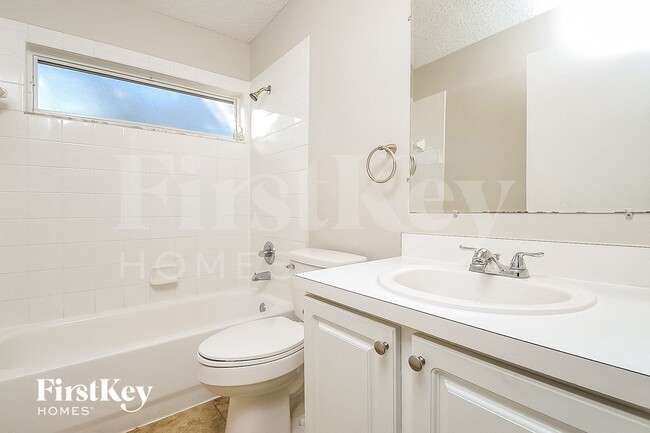 Building Photo - 12101 Feldwood Creek Ln