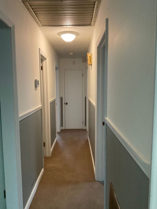 Building Photo - Available Now!!! Spacious Four bedroom home in Gastonia.