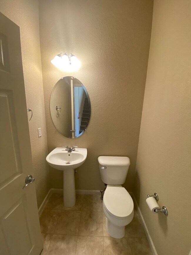 Building Photo - Sparks - Gated Community - 2 Bed 2.5 Bath - $200 OFF FIRST MONTHS RENT SPECIAL!