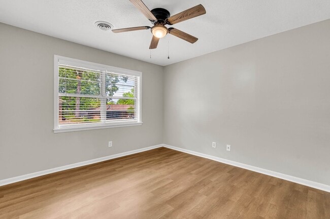 Building Photo - Renovated 3 Bedroom 2 Bath Home for Rent!