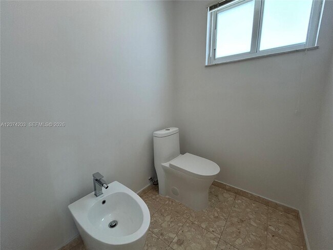 Building Photo - 6611 SW 99th Ave