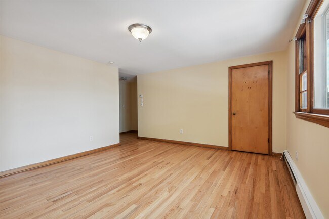 Building Photo - 350 Cator Ave