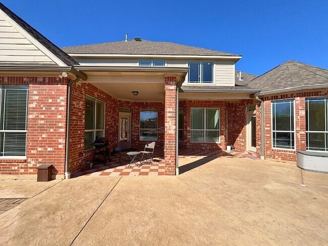 Building Photo - 1205 Golden Gate Dr