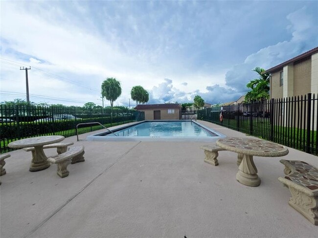 Building Photo - 3187 Coral Ridge Dr