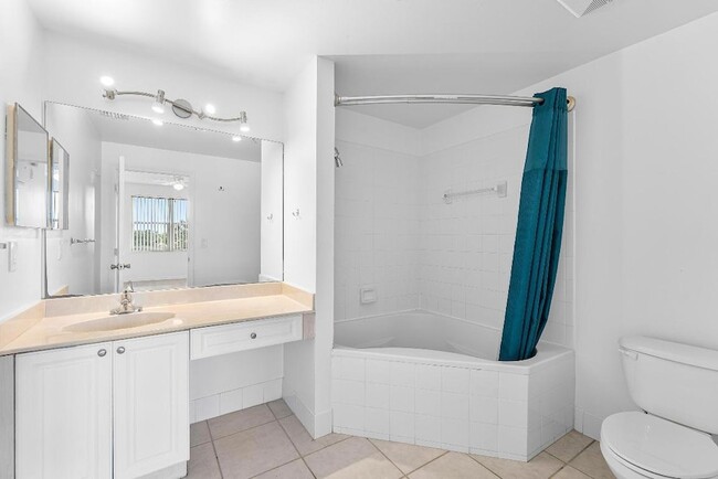 Building Photo - 2100 Greenview Shores Blvd