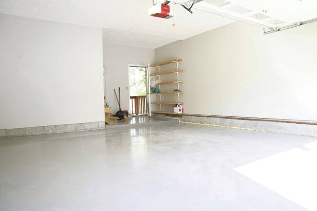 Building Photo - 612 Knollwood Dr