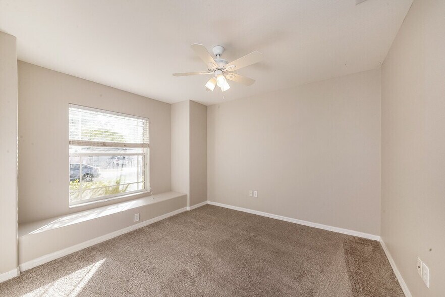 Building Photo - 10620 Shady Preserve Dr