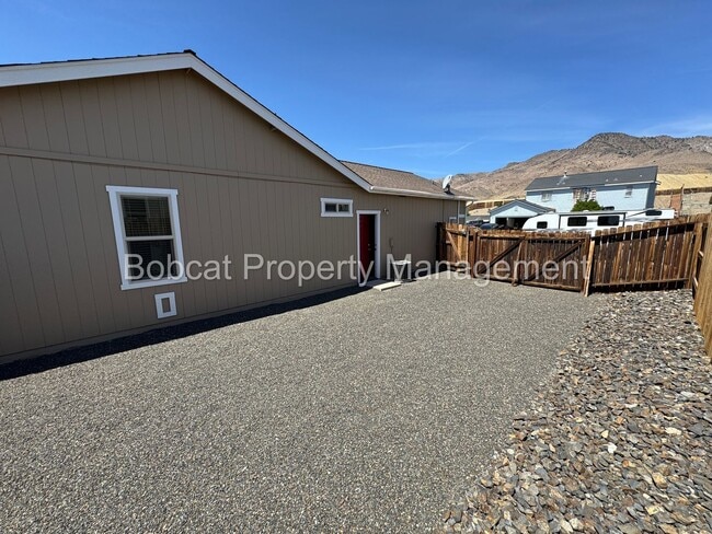 Building Photo - 3 Bedroom, 2 Bathroom Home Located in Dayton