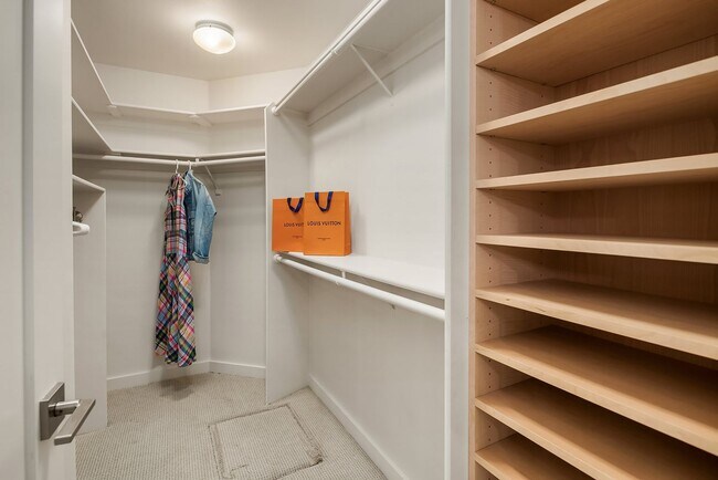 Building Photo - Furnished Redmond Home | Short-Term 3–6 Month Lease | Avail Now!