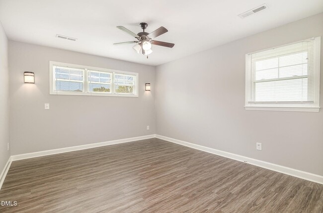 Building Photo - 409 S Center St