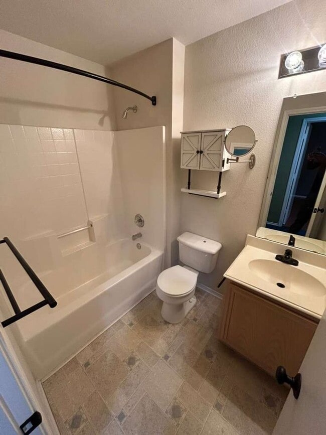 Building Photo - 3830 Kiest Knoll Dr