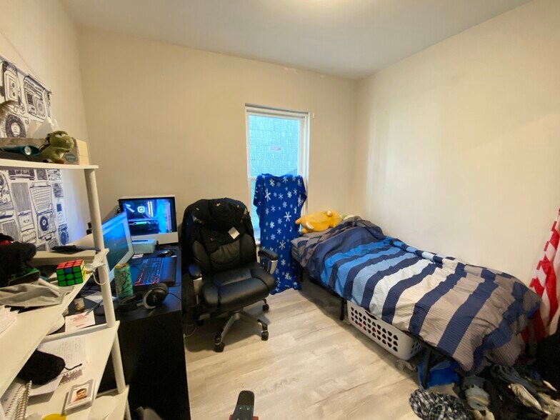 Building Photo - 113 Hillside St