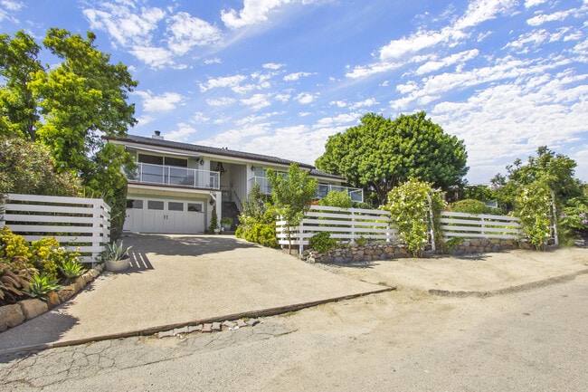 Building Photo - 6363 ZUMIREZ Dr