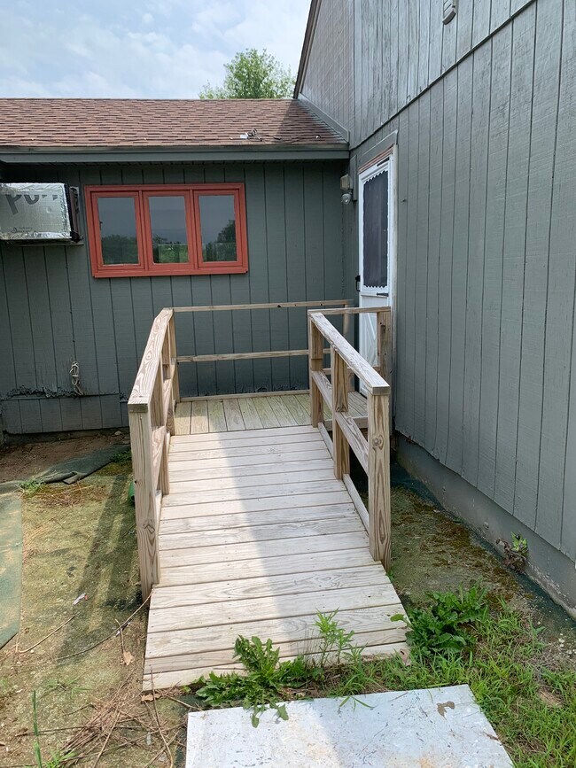 Access to large back yard - 111 Kaime Rd