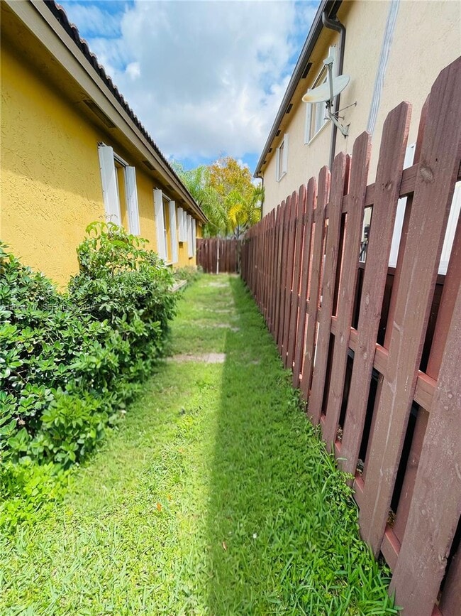 Building Photo - 4006 NE 20th St