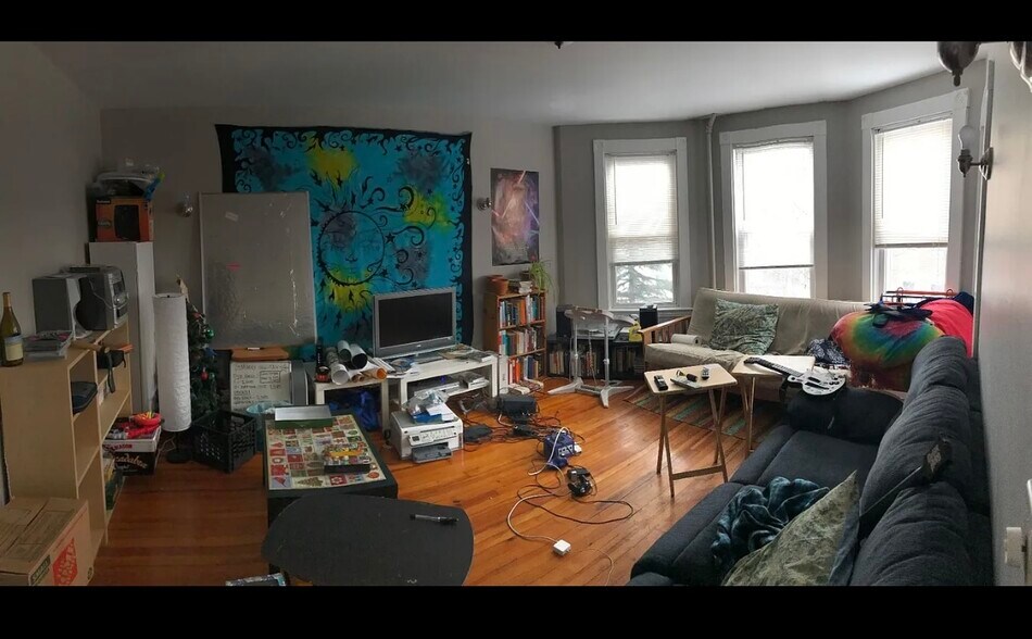 Building Photo - 10 Carmel St