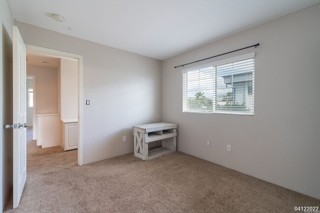 Building Photo - PRIME CORNER UNIT WITH CENTRAL AC!!! 3BR, 2.5BA WITH 2-CAR GARAGE