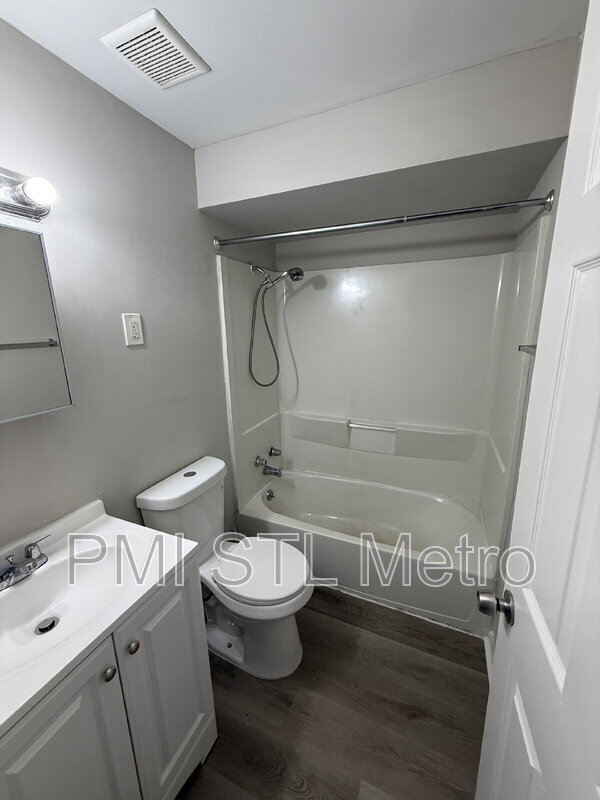 Building Photo - 334 Suburban Ave