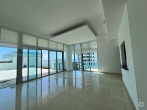 Building Photo - 1331 Brickell Bay Dr
