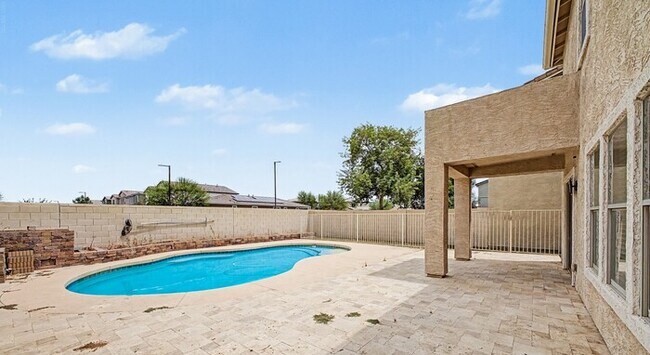 Building Photo - 17593 N 185th Dr