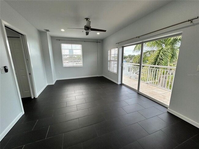 Building Photo - 1100 4th St N