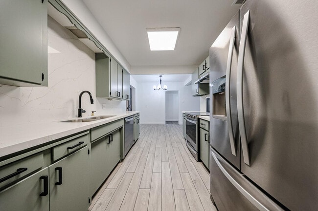 Building Photo - 2816 N 33rd Pl