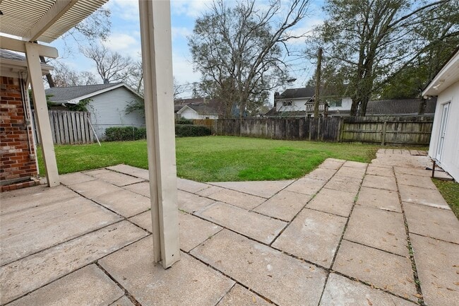 Building Photo - 302 Shadow Creek Dr