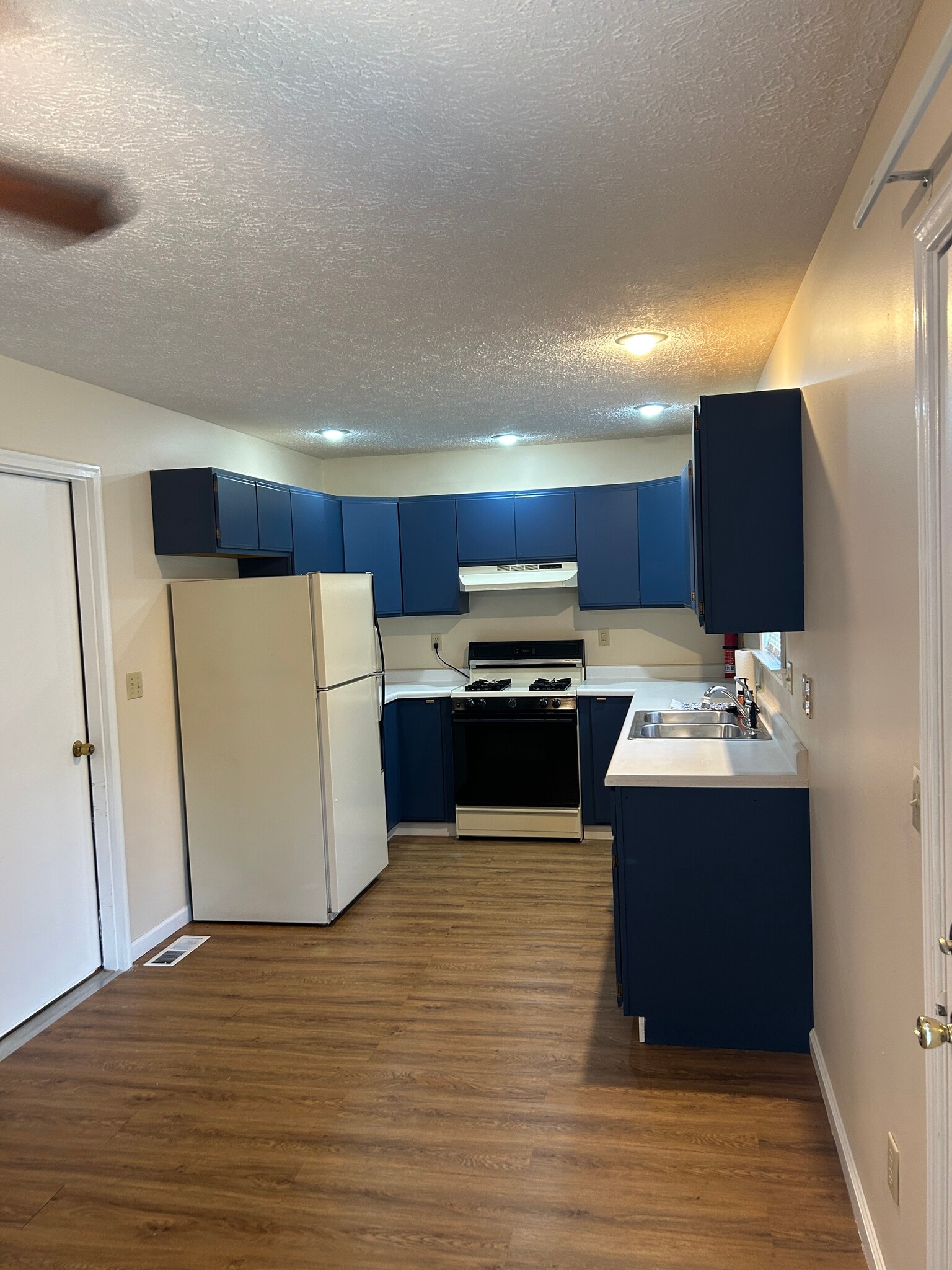 Kitchen - 518 E South St