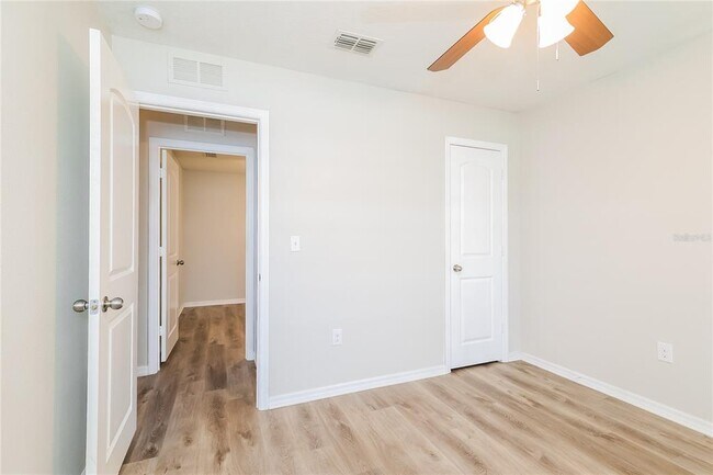 Building Photo - 231 Begonia Ln