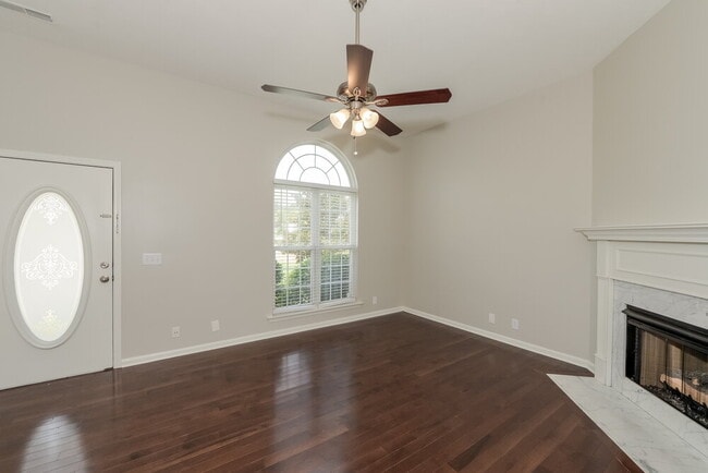 Building Photo - 125 Firelight Ct