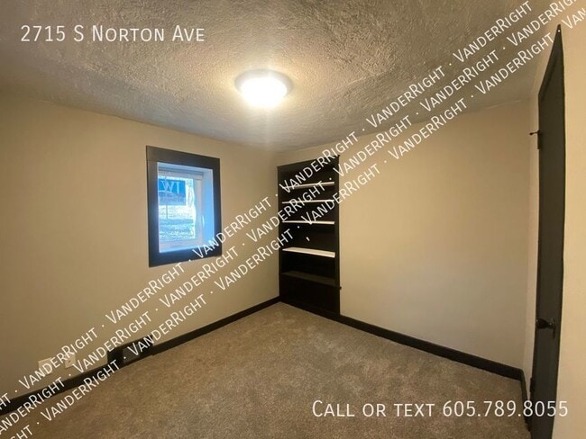 Building Photo - 2715 S Norton Ave