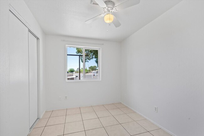 Building Photo - Eastside Spacious home