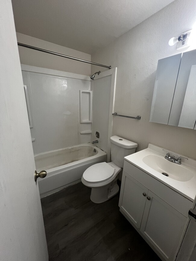 Building Photo - 15210 Macadam Rd S