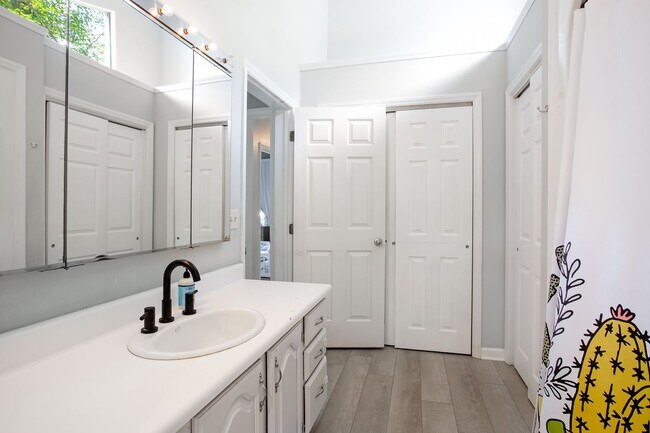 Building Photo - FURNISHED Coastal Retreat Near Wrightsville Beach in Desirable Masonboro Neighborhood