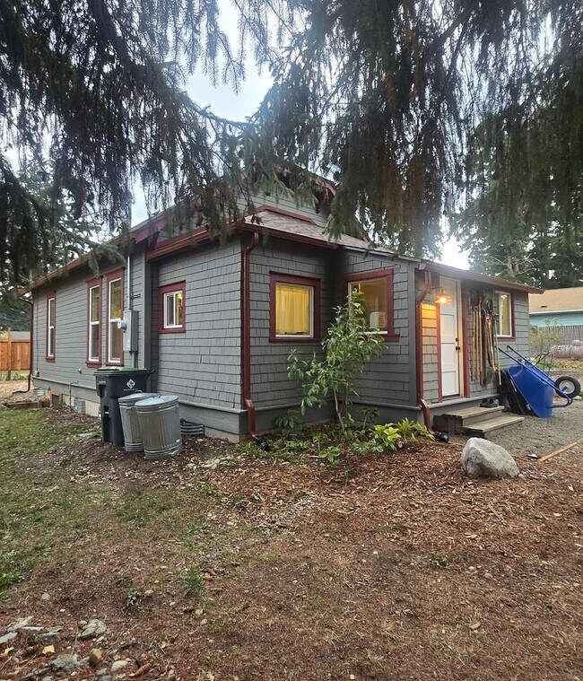 Building Photo - Charming 1920 Updated Vintage Home with ADU in the Heart of Port Hadlock!