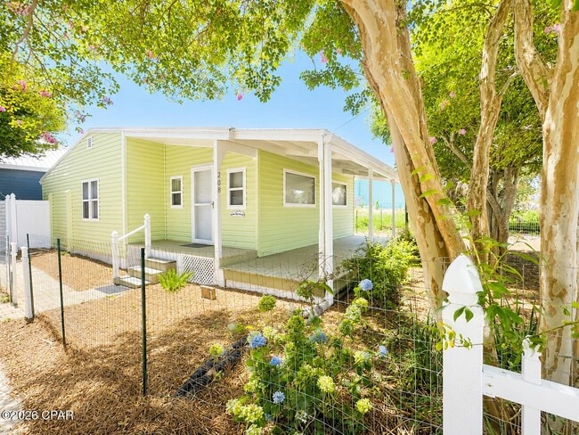 Building Photo - 208 El Prado Pl