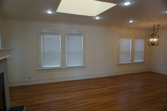 Building Photo - 2618 22