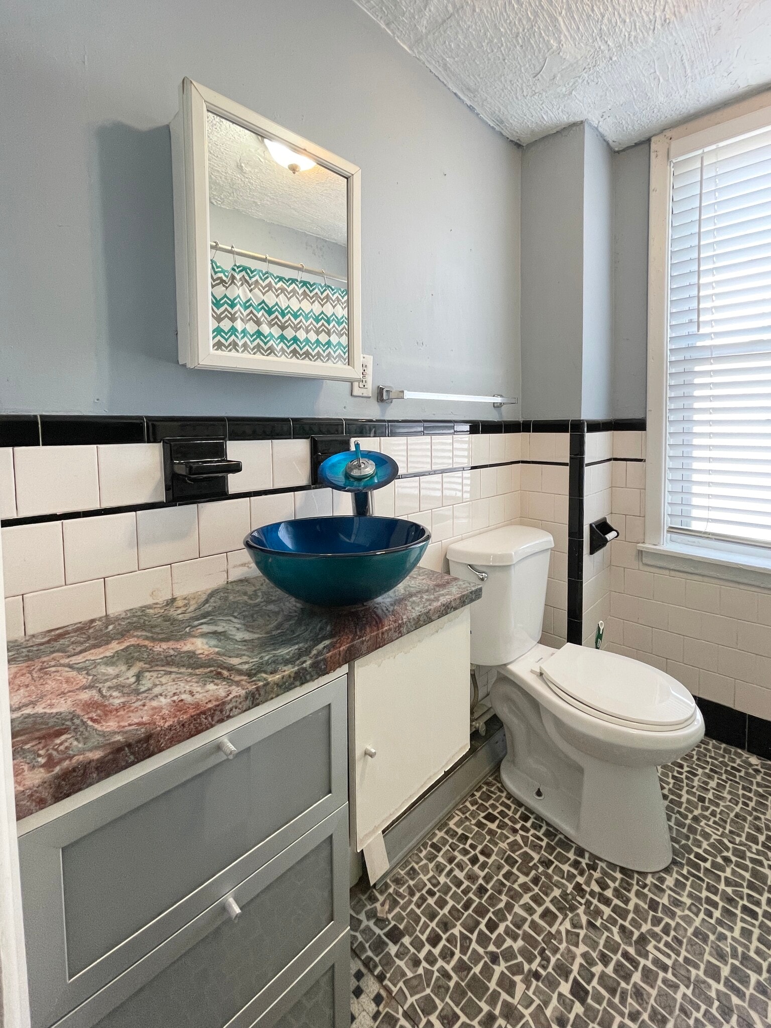 Building Photo - 48 America St