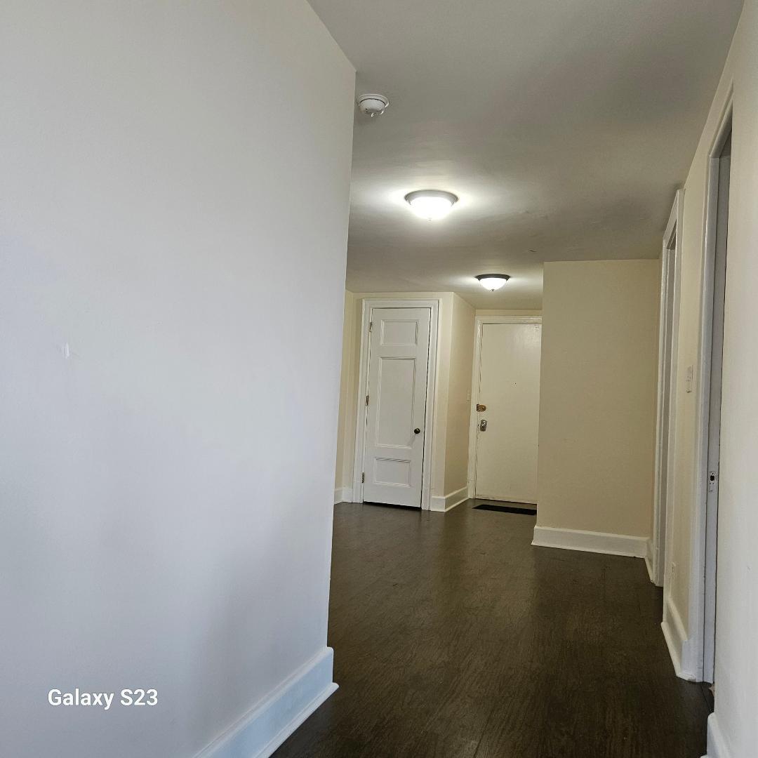 Building Photo - 5300 S Shore Dr