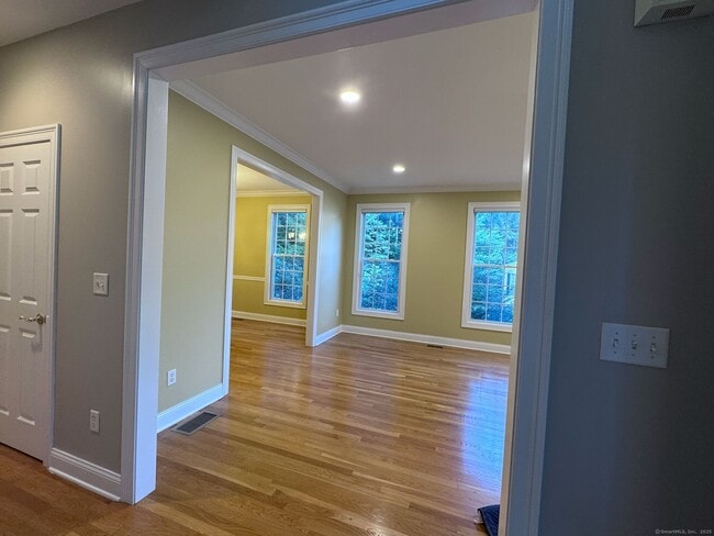 Building Photo - 8 Ellsworth Pl