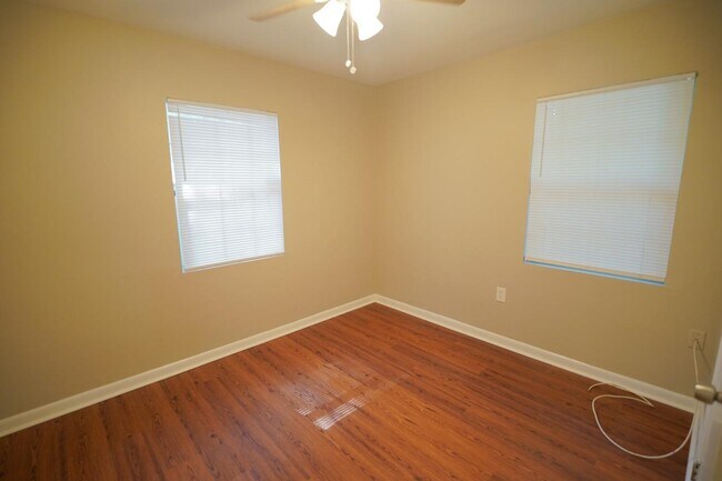 Building Photo - 2808 Southwood Dr
