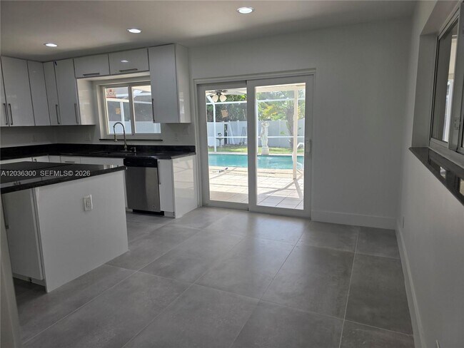 Building Photo - 1565 Thumb Point Dr